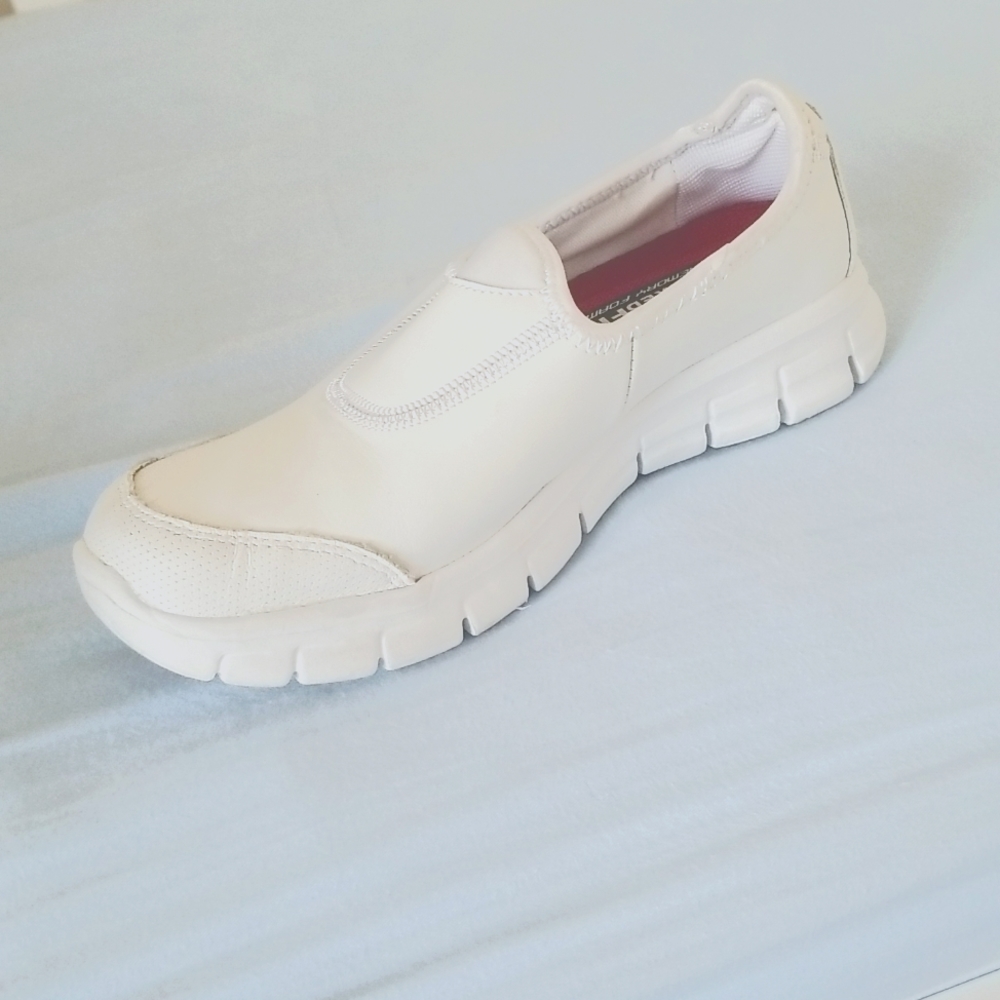 Sketchers size 6